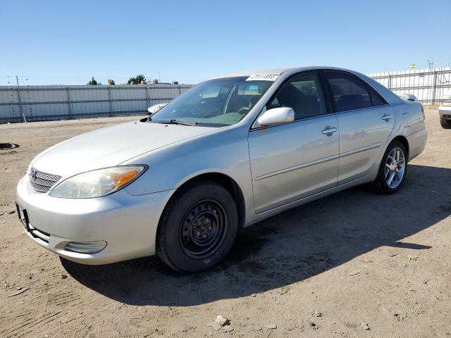 JTDBE32K530153620 - 2003 TOYOTA CAMRY LE SILVER photo 1