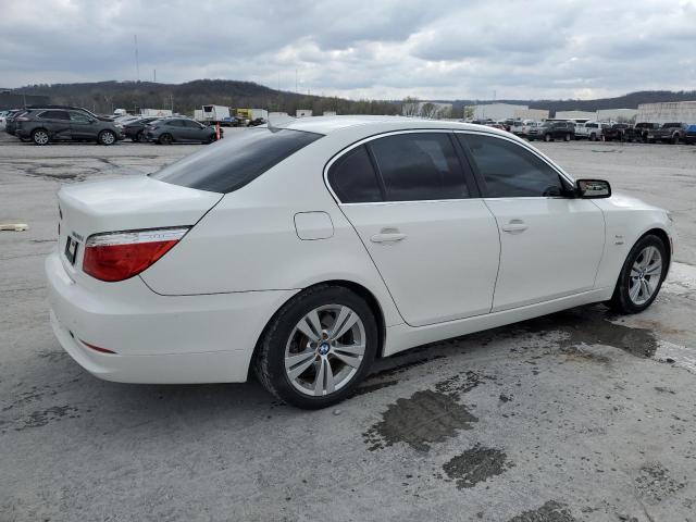 WBANV1C5XAC157990 - 2010 BMW 528 XI WHITE photo 3