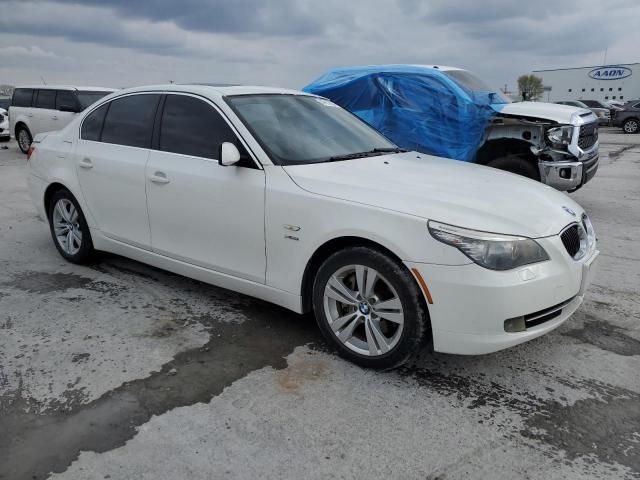 WBANV1C5XAC157990 - 2010 BMW 528 XI WHITE photo 4