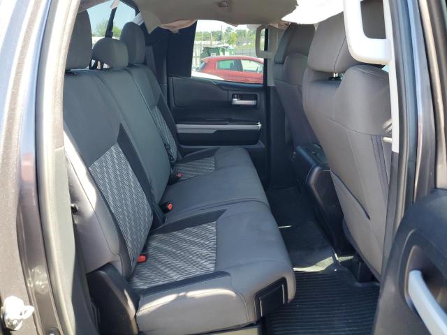 5TFUW5F19JX711265 - 2018 TOYOTA TUNDRA DOUBLE CAB SR/SR5 GRAY photo 10