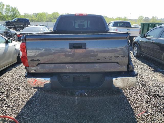 5TFUW5F19JX711265 - 2018 TOYOTA TUNDRA DOUBLE CAB SR/SR5 GRAY photo 6