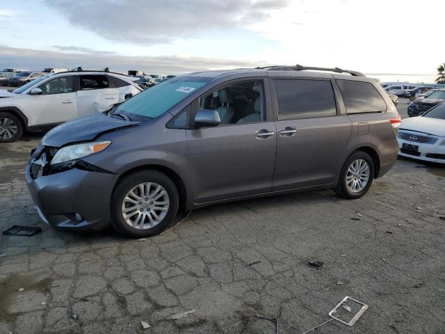 5TDYK3DC0BS090348 - 2011 TOYOTA SIENNA XLE GRAY photo 1