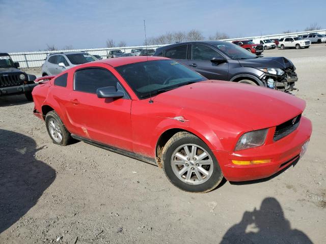 1ZVFT80NX75257575 - 2007 FORD MUSTANG RED photo 4