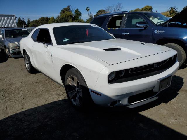 2C3CDZAG3GH153063 - 2016 DODGE CHALLENGER SXT WHITE photo 4