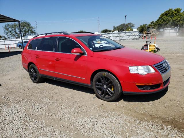 WVWTK93C28E135920 - 2008 VOLKSWAGEN PASSAT WAGON LUX RED photo 4