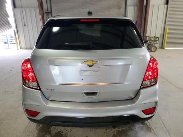 KL7CJKSBXLB330562 - 2020 CHEVROLET TRAX LS SILVER photo 6