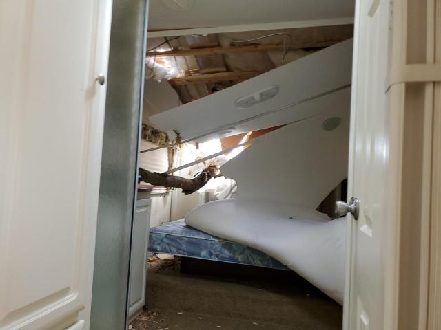 4YDF32F227S632175 - 2007 KEYSTONE OUTBACK TWO TONE photo 9