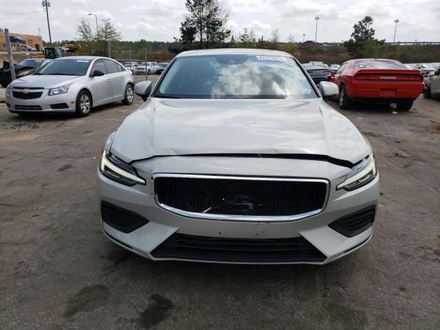 7JR102FK8LG043572 - 2020 VOLVO S60 T5 MOMENTUM SILVER photo 5