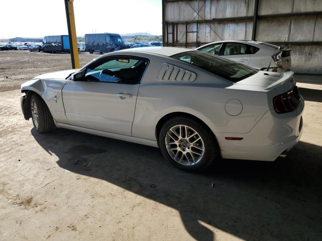 1ZVBP8AM5E5327960 - 2014 FORD MUSTANG WHITE photo 2