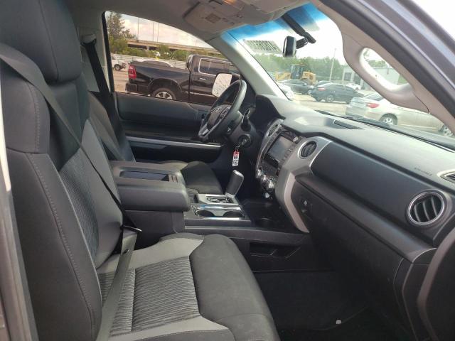 5TFRW5F12GX201824 - 2016 TOYOTA TUNDRA DOUBLE CAB SR/SR5 GRAY photo 5