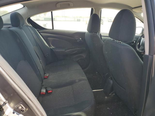 3N1CN7AP5GL838303 - 2016 NISSAN VERSA S GRAY photo 10