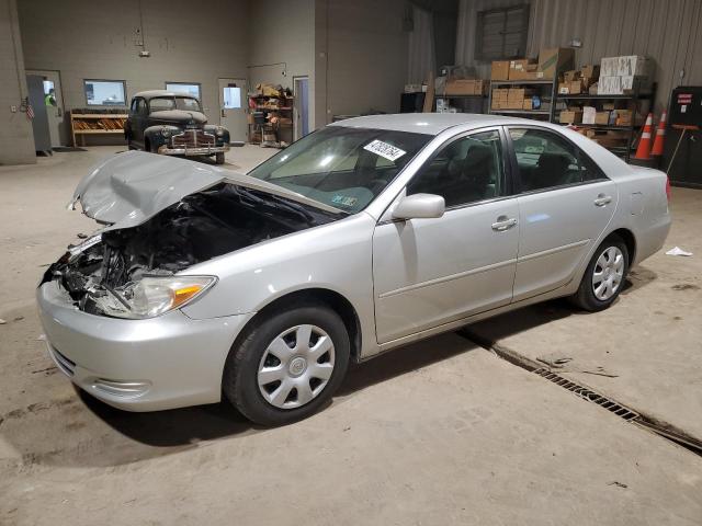 4T1BE32K22U086932 - 2002 TOYOTA CAMRY LE SILVER photo 1