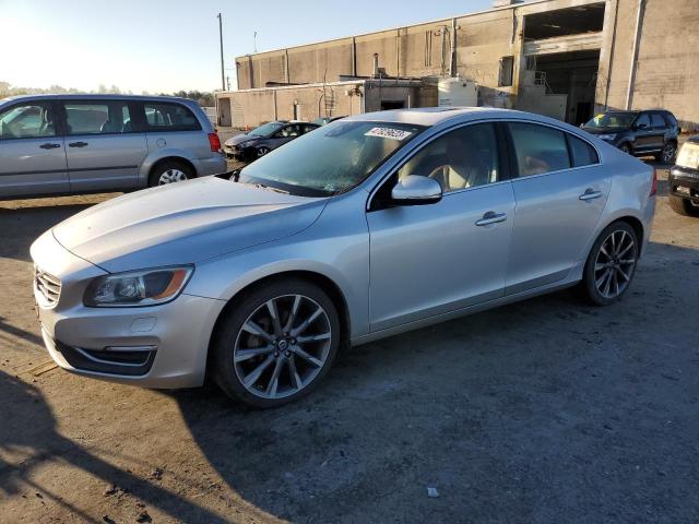 YV149MFMXF2335878 - 2015 VOLVO S60 PLATINUM SILVER photo 1