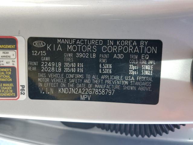 KNDJN2A22G7858797 - 2016 KIA SOUL SILVER photo 12