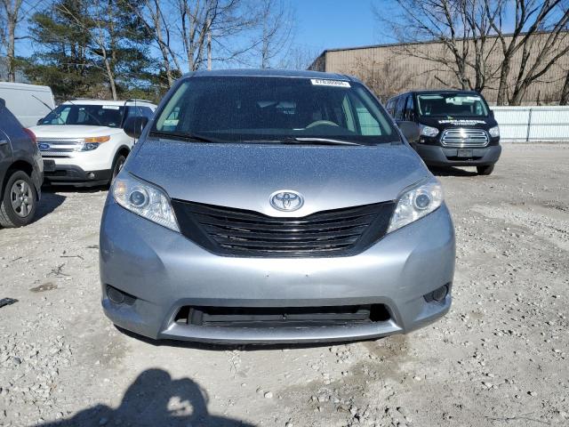 5TDZK3DC7CS193840 - 2012 TOYOTA SIENNA SILVER photo 5