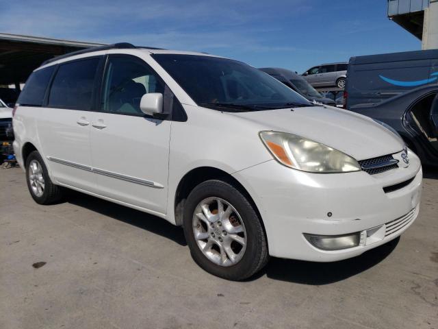 5TDBA22C55S049546 - 2005 TOYOTA SIENNA XLE WHITE photo 4