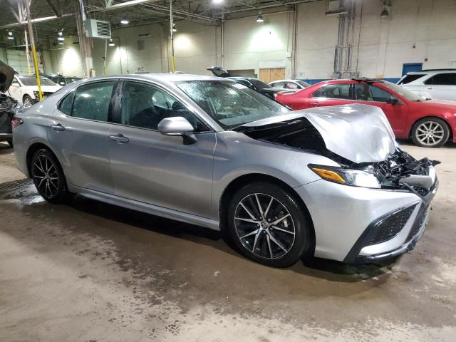 4T1G11AK5PU780996 - 2023 TOYOTA CAMRY SE NIGHT SHADE SILVER photo 4