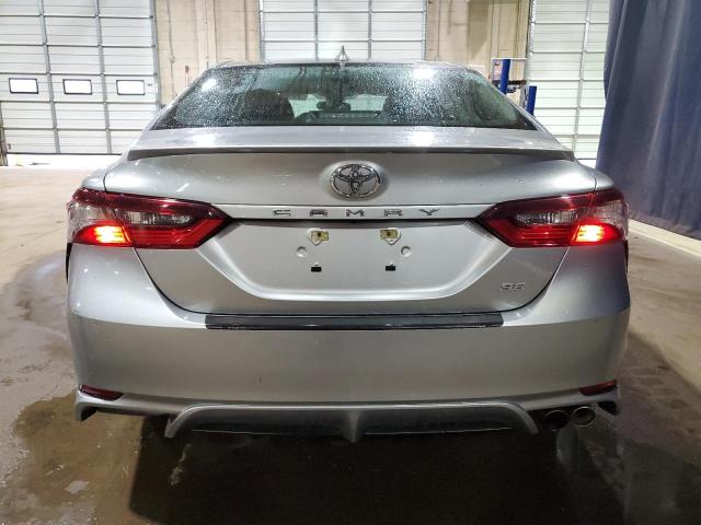 4T1G11AK5PU780996 - 2023 TOYOTA CAMRY SE NIGHT SHADE SILVER photo 6