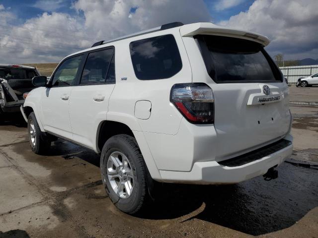 JTEMU5JR2P6157273 - 2023 TOYOTA 4RUNNER SE WHITE photo 2