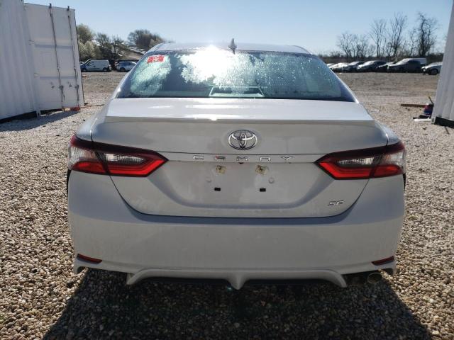 4T1G11AKXPU161312 - 2023 TOYOTA CAMRY SE NIGHT SHADE WHITE photo 6