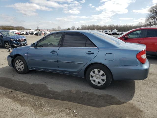 JTDBE32K620066596 - 2002 TOYOTA CAMRY LE BLUE photo 2