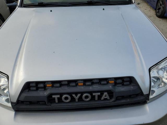 JTEZU14R148022716 - 2004 TOYOTA 4RUNNER SR5 SILVER photo 11