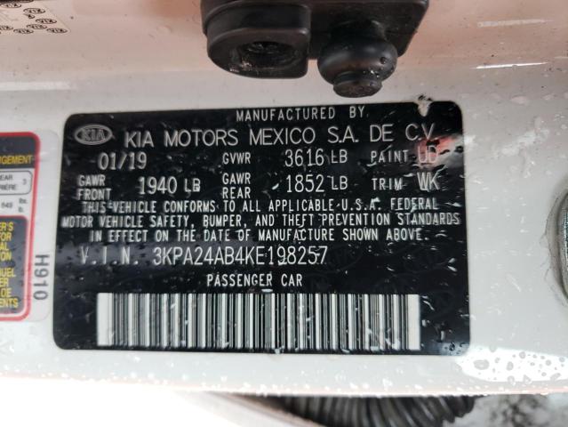 3KPA24AB4KE198257 - 2019 KIA RIO S WHITE photo 12