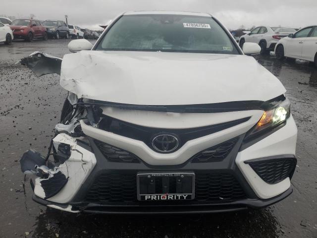 4T1T11AK1PU835748 - 2023 TOYOTA CAMRY SE NIGHT SHADE WHITE photo 5