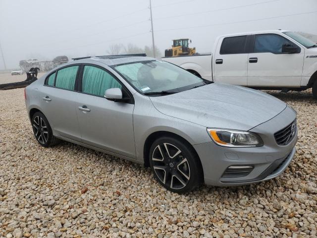 YV126MFL6J2451675 - 2018 VOLVO S60 DYNAMIC SILVER photo 4