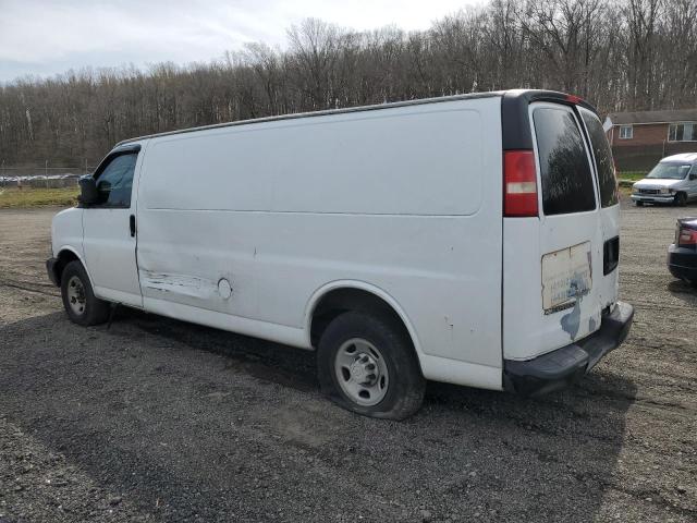 1GCGG29V671149652 - 2007 CHEVROLET EXPRESS G2 WHITE photo 2