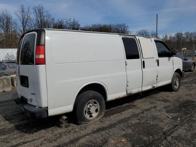 1GCGG29V671149652 - 2007 CHEVROLET EXPRESS G2 WHITE photo 3