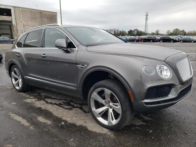 SJAAC2ZV6JC017084 - 2018 BENTLEY BENTAYGA GRAY photo 4