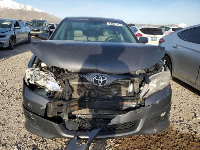 4T1BF3EK8BU123264 - 2011 TOYOTA CAMRY BASE GRAY photo 5