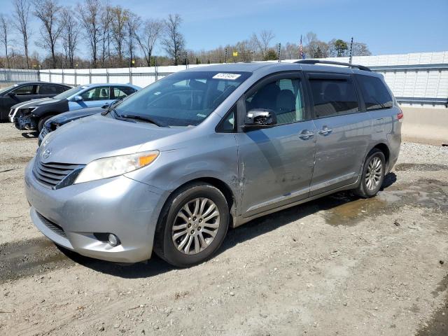 5TDYK3DC6BS143053 - 2011 TOYOTA SIENNA XLE SILVER photo 1