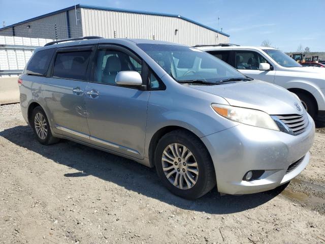 5TDYK3DC6BS143053 - 2011 TOYOTA SIENNA XLE SILVER photo 4