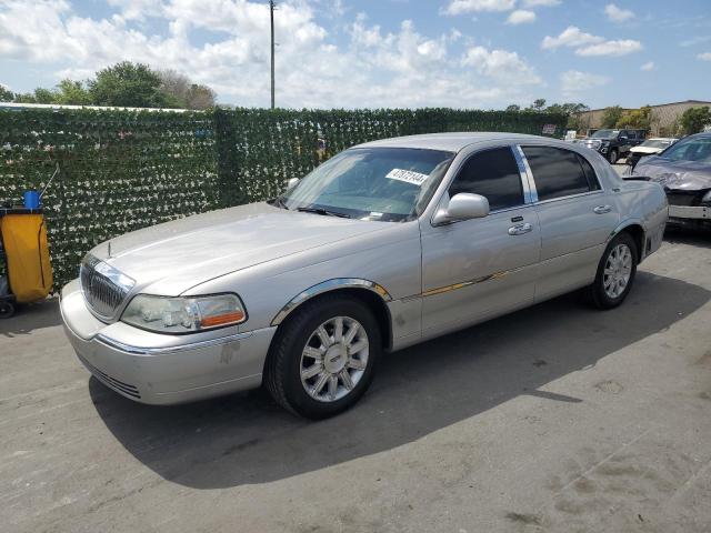 2010 LINCOLN TOWN CAR SIGNATURE LIMITED, 