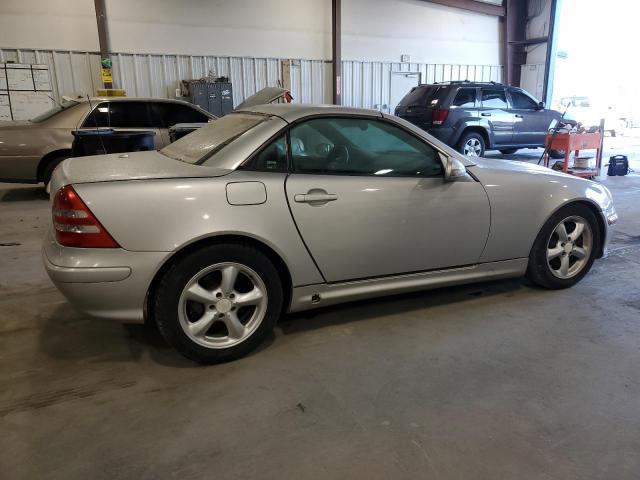 WDBKK65F43F283327 - 2003 MERCEDES-BENZ SLK 320 SILVER photo 3