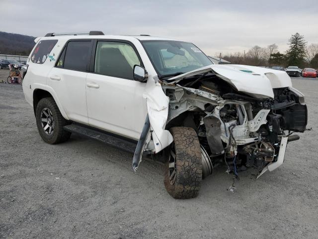 JTEBU5JR4J5604593 - 2018 TOYOTA 4RUNNER SR5/SR5 PREMIUM WHITE photo 4