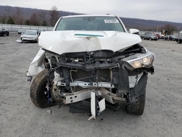 JTEBU5JR4J5604593 - 2018 TOYOTA 4RUNNER SR5/SR5 PREMIUM WHITE photo 5