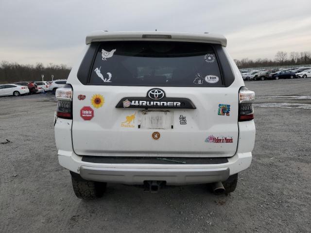 JTEBU5JR4J5604593 - 2018 TOYOTA 4RUNNER SR5/SR5 PREMIUM WHITE photo 6