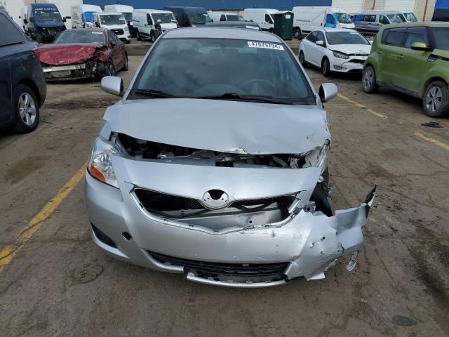 JTDBT903394055126 - 2009 TOYOTA YARIS SILVER photo 5