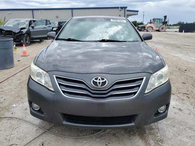 4T4BF3EK4AR012862 - 2010 TOYOTA CAMRY BASE GRAY photo 5