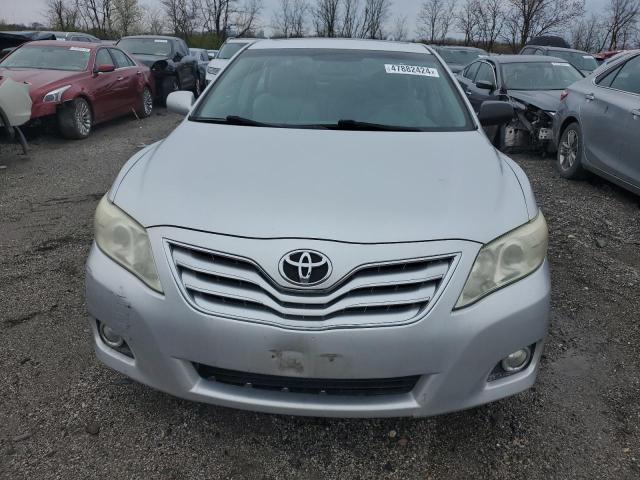 4T1BK3EK6AU103637 - 2010 TOYOTA CAMRY SE SILVER photo 5