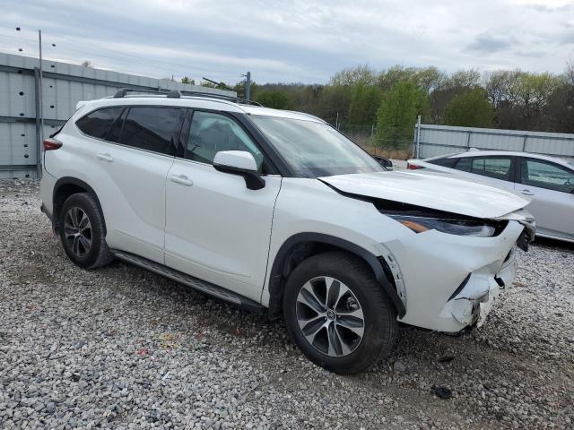 5TDGZRAH6MS073633 - 2021 TOYOTA HIGHLANDER XLE WHITE photo 4