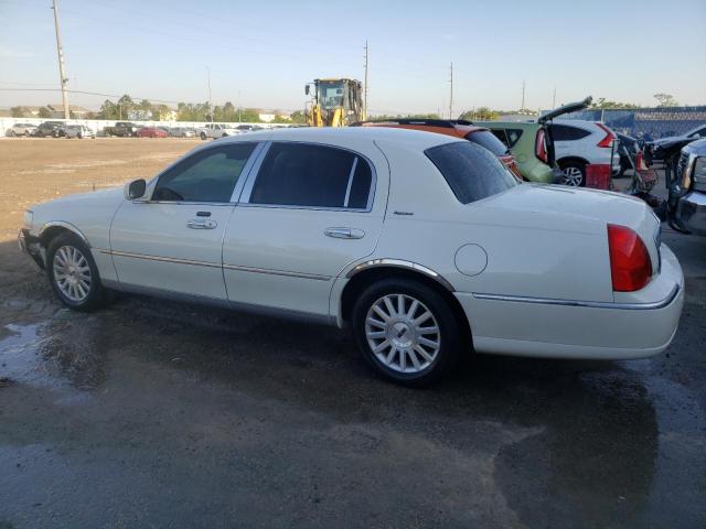 1LNHM81W44Y683123 - 2004 LINCOLN TOWN CAR EXECUTIVE WHITE photo 2