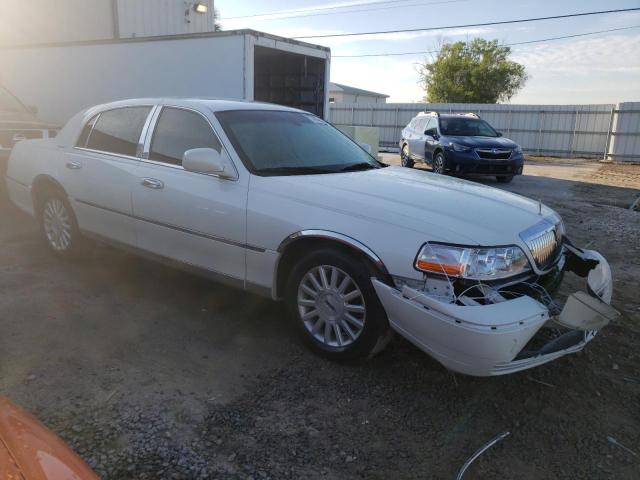 1LNHM81W44Y683123 - 2004 LINCOLN TOWN CAR EXECUTIVE WHITE photo 4