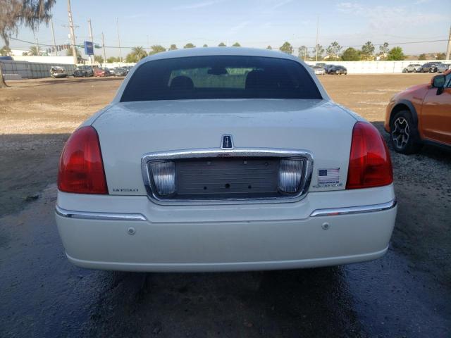 1LNHM81W44Y683123 - 2004 LINCOLN TOWN CAR EXECUTIVE WHITE photo 6