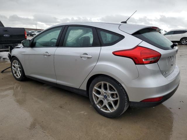 1FADP3K27FL283202 - 2015 FORD FOCUS SE SILVER photo 2