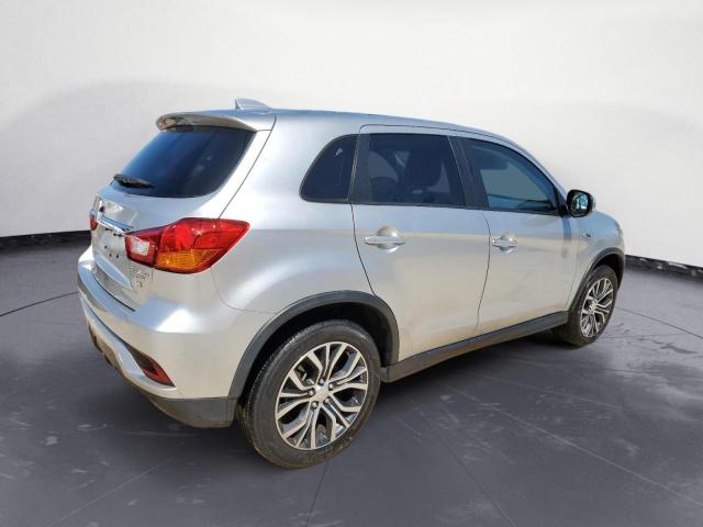 JA4AP3AW1JZ029857 - 2018 MITSUBISHI OUTLANDER ES SILVER photo 3