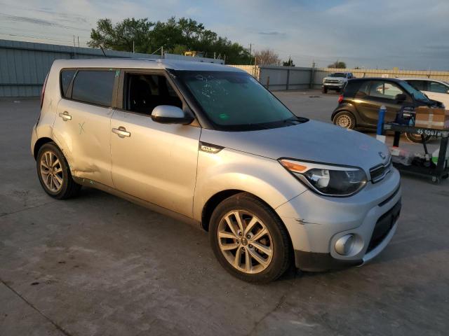 KNDJP3A56J7555300 - 2018 KIA SOUL + SILVER photo 4